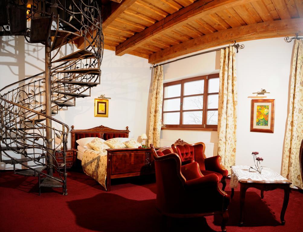 Folwark Stara Winiarnia Hotel Mszana Dolna Bilik gambar