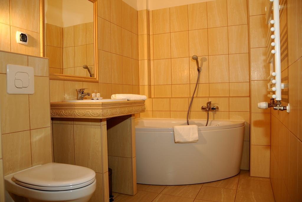 Folwark Stara Winiarnia Hotel Mszana Dolna Bilik gambar