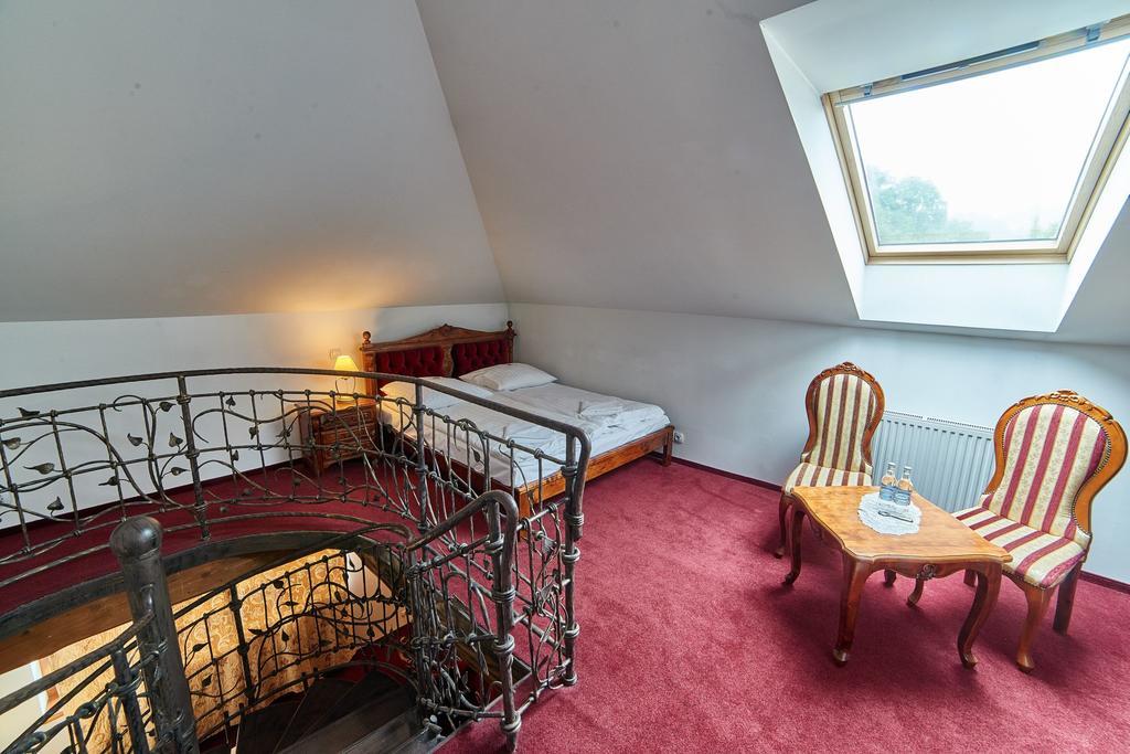 Folwark Stara Winiarnia Hotel Mszana Dolna Luaran gambar