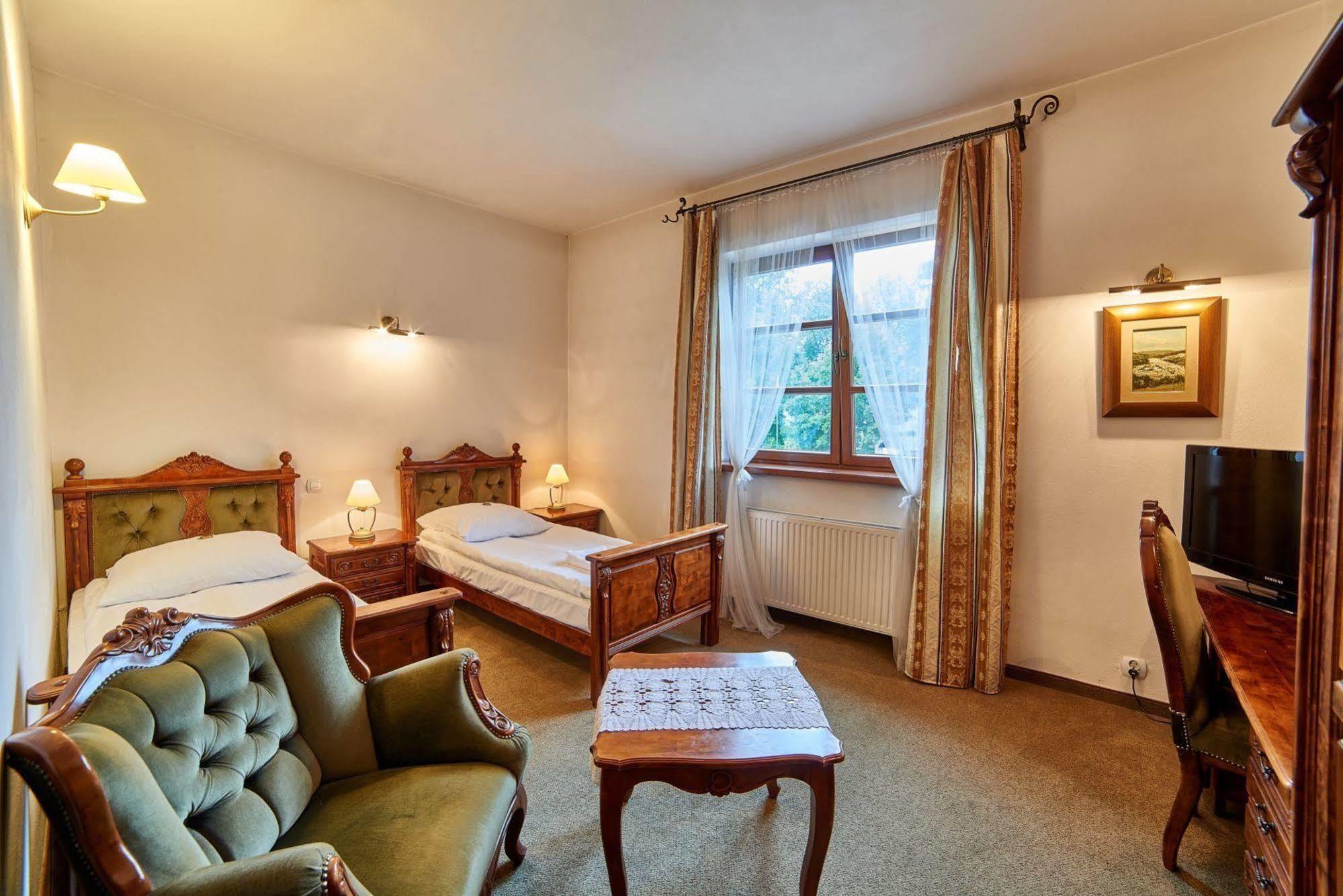 Folwark Stara Winiarnia Hotel Mszana Dolna Luaran gambar